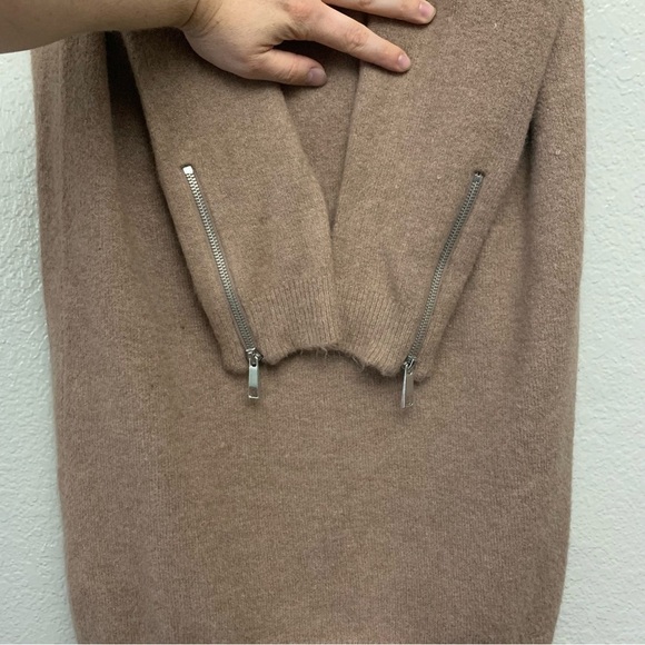 ASOS Women’s Off the Shoulder Sweater Dress with Zip Sleeves Size 10 - Picture 4 of 5